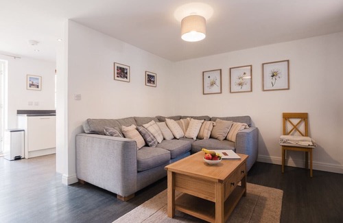 Cheltenham Cottage | Charming 2 Bedroom Home in the Cotswolds