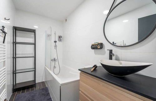 Woippy Appartement | Private room 23m² + Sofa bed - WIFI - 120m² - France