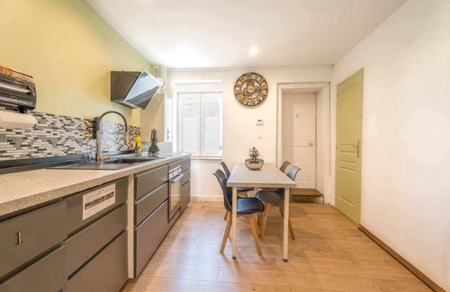 Woippy Lit Et Petit-Déjeuner | Chambre 30m² - Salon privé - 2TV - Wifi - 120m²