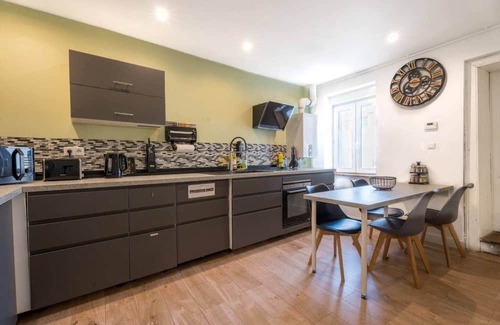 Woippy Lit Et Petit-Déjeuner | Private room 26m + living room and kitchenette - WIFI