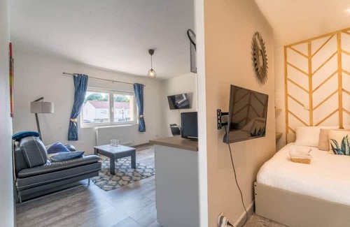 Woippy Lit Et Petit-Déjeuner | Private room 26m + living room and kitchenette - WIFI