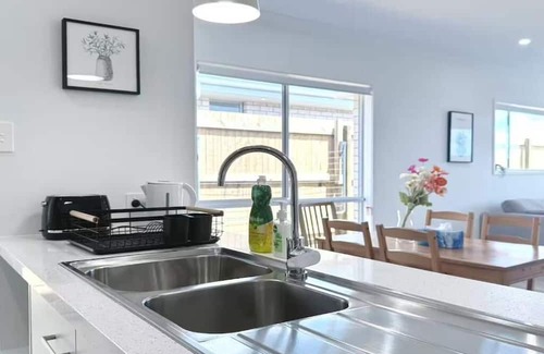 Brisbane Maison | Home Blanc - Brand New, Peaceful & Well Equipped