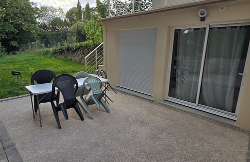Coulommiers Appartement | Stay in a peaceful, quiet, leafy setting. Ideal for families.