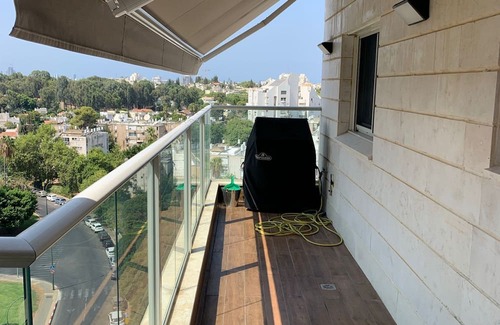 Tel Aviv Appartement | Cozy Mini Penthouse in North TLV 115Sqm - MAMAD
