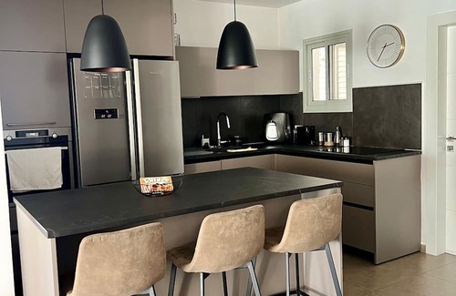 Tel Aviv Appartement | Cozy Mini Penthouse in North TLV 115Sqm - MAMAD