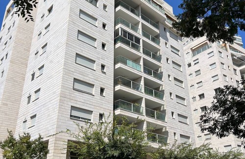 Tel Aviv Appartement | Cozy Mini Penthouse in North TLV 115Sqm - MAMAD