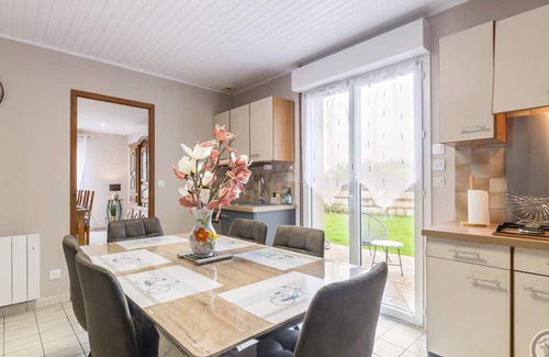 La Haye-du-Puits Cottage | Charming house with WiFi, terrace, pets allowed