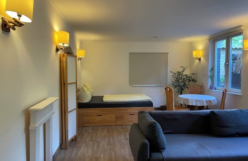 Glienicke/Nordbahn Appartement | Living in a green basement