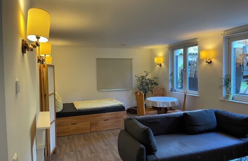 Glienicke/Nordbahn Appartement | Living in a green basement