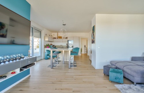 Poteries Appartement | Stunning 1BR Flat with Terrace and private parking