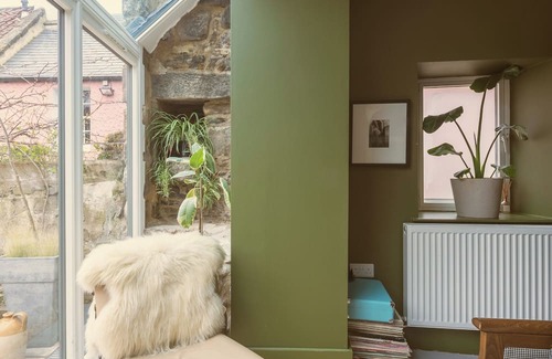 South Queensferry Maison | Historic 1600s townhouse in South Queensferry with Forth Bridge views and easy Edinburgh access.