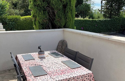 Pertuis Maison | House in the heart of the Luberon Sainte Victoire view