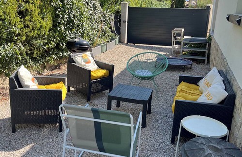 Pertuis Maison | House in the heart of the Luberon Sainte Victoire view