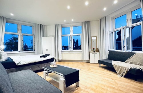 Liesing Appartement | Lovely 4BR Apt; Near Kaufpark Alterlaa