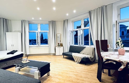 Liesing Appartement | Lovely 4BR Apt; Near Kaufpark Alterlaa