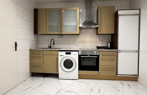 Liesing Appartement | Lovely 4BR Apt; Near Kaufpark Alterlaa