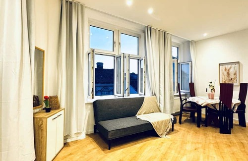 Liesing Appartement | Lovely 4BR Apt; Near Kaufpark Alterlaa