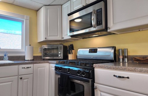 Concord Appartement | Clean Central Spacious Top Unit w/Laundry