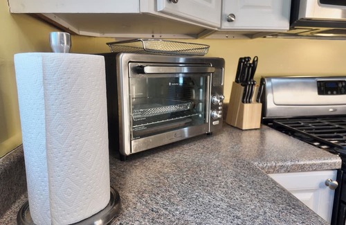 Concord Appartement | Clean Central Spacious Top Unit w/Laundry