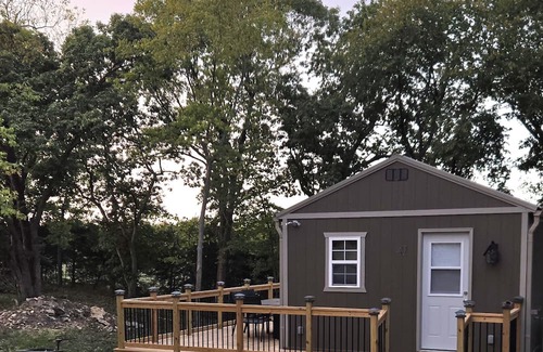 La Cygne Cabine | Enjoy our new cabin at Linn Valley Lakes Kansas. Gated community for safety.