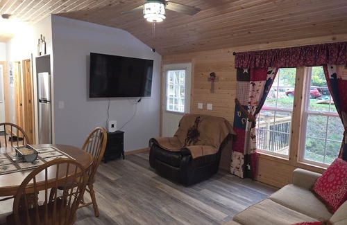 La Cygne Cabine | Enjoy our new cabin at Linn Valley Lakes Kansas. Gated community for safety.