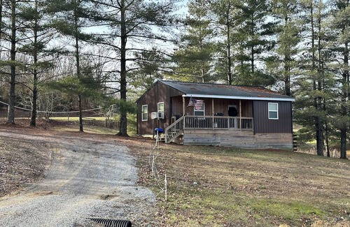 Wallingford Maison | Lazy Lake Cabin 1! Pet Friendly