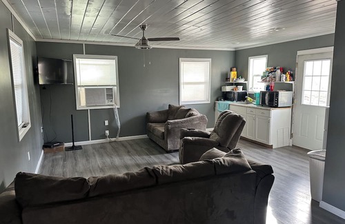 Wallingford Maison | Lazy Lake Cabin 1! Pet Friendly
