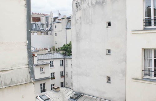 Porte-Saint-Martin Appartement | Spacious duplex in the heart of Paris