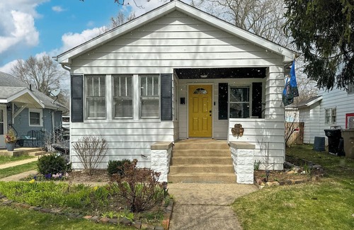 South Bend Maison | Golden Dome Getaway | Walk to ND | School Spirit!