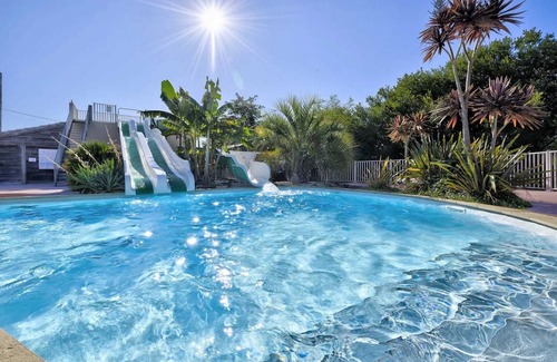 Plobannalec-Lesconil Maison | Camping 3 étoiles - Parc aquatique - eeeech