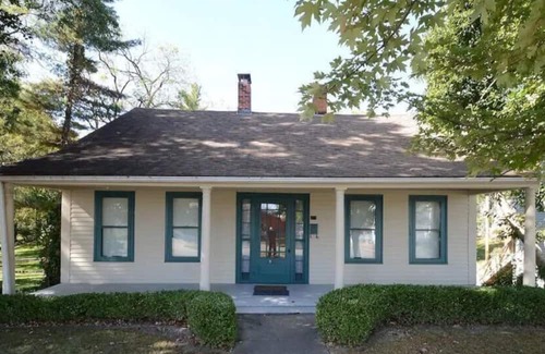 Hillsboro Maison | Historic Blackman-Evans Home