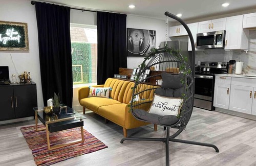 Old East Dallas Appartement | 3 Miles to AA Center W/King Bed & Free Parking