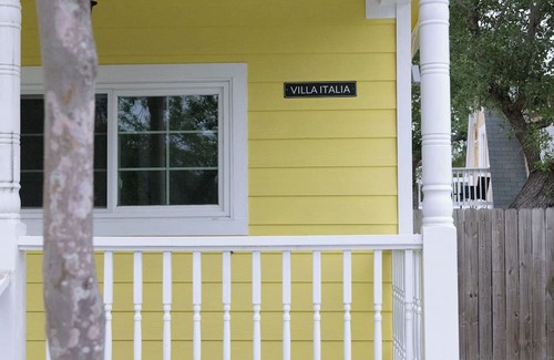 Aransas Pass Maison | Immerse yourself in the comfort of this charming home in Aransas Pass!