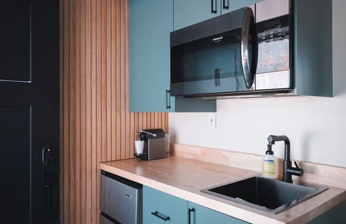 Center City Maison | Nordic Harbor | Room 1 | Acorn Oak