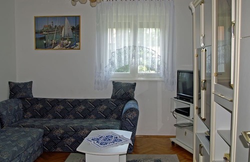 Balatonkeresztur Maison | Stunning villa for 5 guests with A/C, TV, terrace and parking