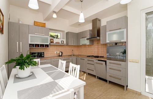 Durlesti Maison | Nice small house with a great view.