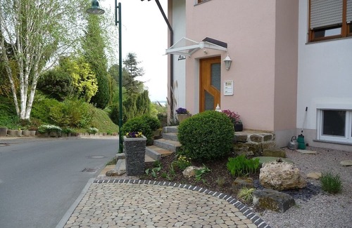 Sipplingen Appartement | Gemütliche 65 m² DG- Fewo mit Einmaligem See-und Bergblick in Sipplingen