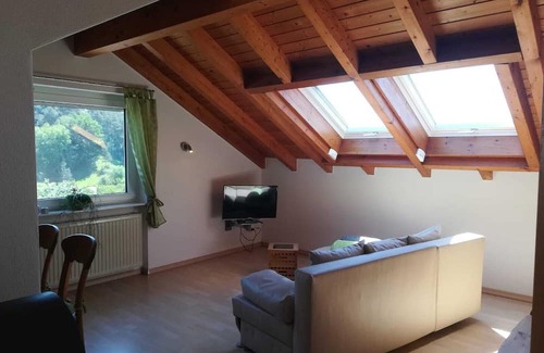 Sipplingen Appartement | Gemütliche 65 m² DG- Fewo mit Einmaligem See-und Bergblick in Sipplingen
