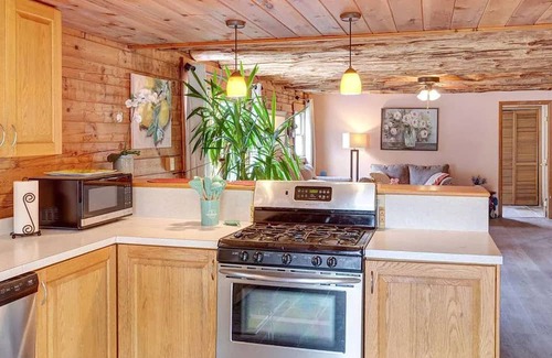 De Lancey Chalet De Ski | Relax in the Catskills: Spacious 4-Bedroom Chalet for 9 guests in a remote area.
