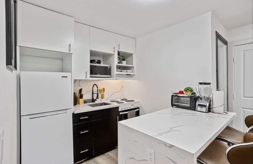 South Central Houston Appartement | 2BD Spacious Retreat Free Parking, Gym, Near Downtown