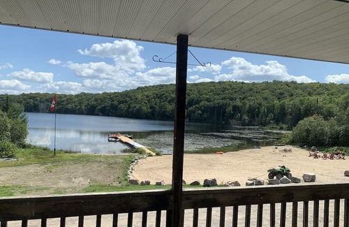 Armour Copropriété | Serene Four Season Getaway on Beautiful Jack Lake