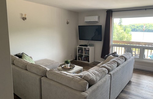 Armour Copropriété | Serene Four Season Getaway on Beautiful Jack Lake