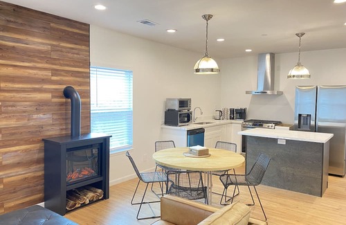 North Central Maison | Downtown 3B/3b kids friendly home in San Mateo