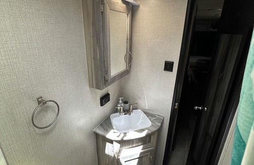 La Hacienda Estates Station Balnéaire | Cozy Camper near lake Travis & Colorado River