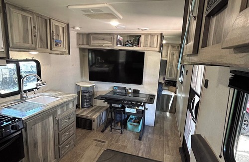 La Hacienda Estates Station Balnéaire | Cozy Camper near lake Travis & Colorado River