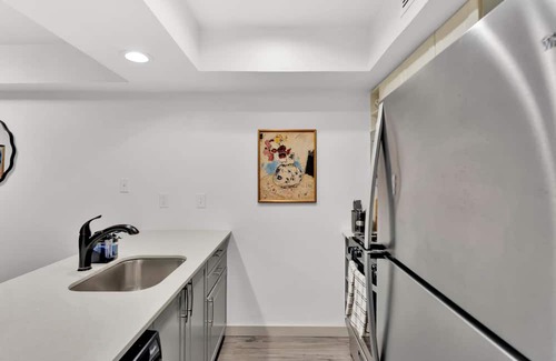 Clarksville Appartement | Walkable 1st-Floor Austin Stay – King Bed, Pet Friendly, Free Parking, Sleeps 10