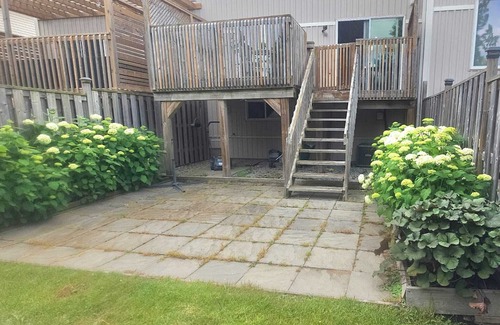 Breslau Maison | Luxury Breslau Retreat |Fenced yard |Steps to Park |Near Airport