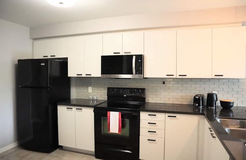Breslau Maison | Luxury Breslau Retreat |Fenced yard |Steps to Park |Near Airport