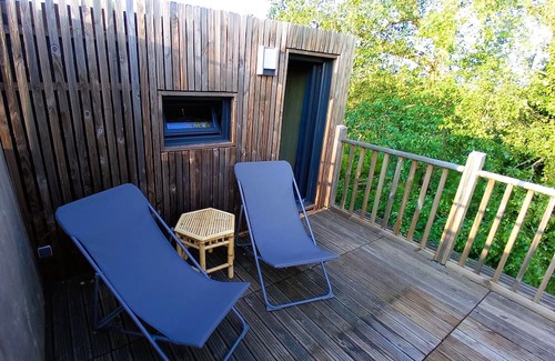 Montboillon Chalet De Ski | Chalet in the countryside, in the heart of a wooded garden.