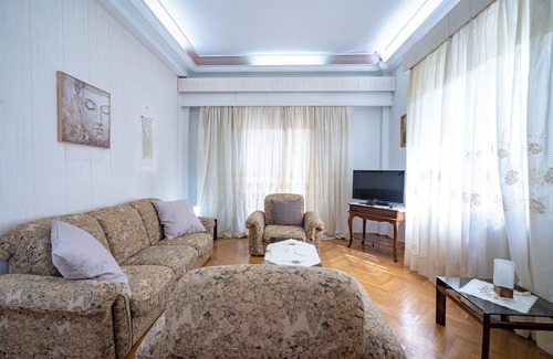 Irakleio Appartement | Retro 2-Bdrm House Near Metro in Heraklion by ΜΡS